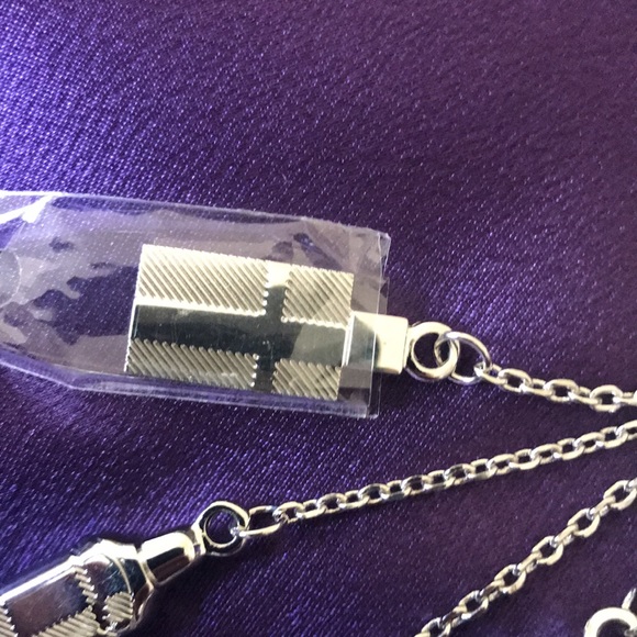 Burberry key chain - Picture 2 of 7